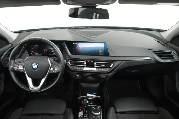 BMW 1-serie 118i Executive Edition Sport (PANORAMADAK, STOELVERWARMING, NAVI, CARPLAY, DIGITALE COCKPIT, DEALER ONDERHOUDEN)