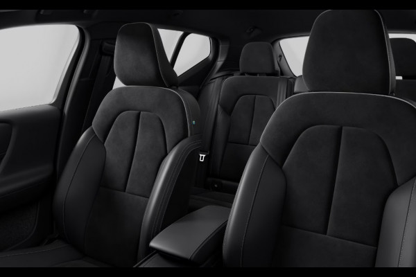 Volvo XC40 B4 211PK Automaat Plus Black Edition / Adaptieve cruise control / BLIS / Elektrische stoelen / Getint Glas / Parkeersensoren met 360 camera / Apple carplay / 20"velgen / Elektrisch achterklep / Keyless entry / Adaptieve koplampen