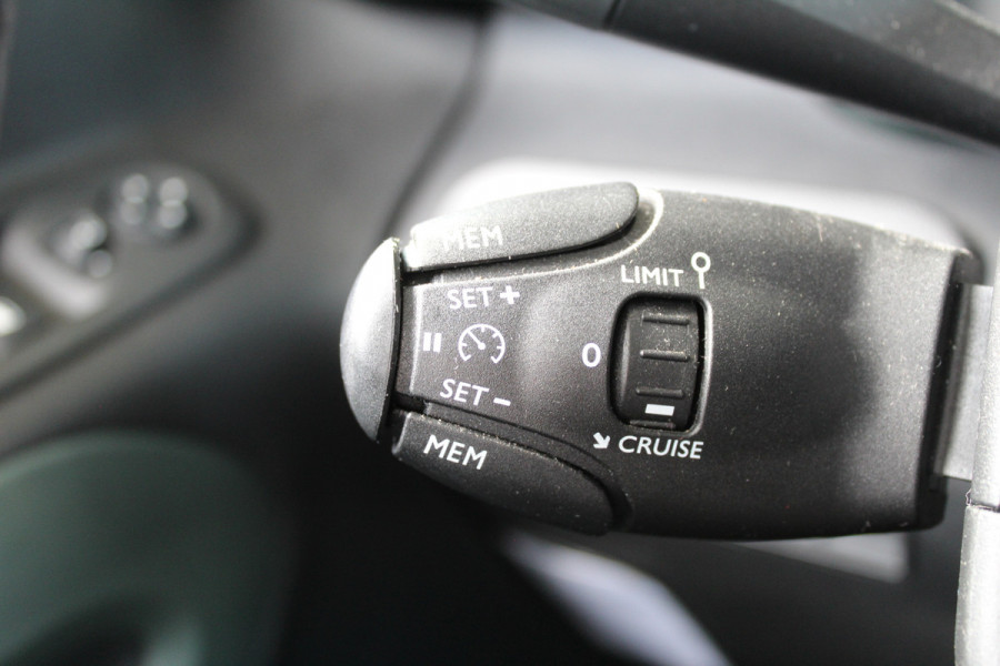Citroën Berlingo 1.2 PureTech 110PK Shine | Panoramadak | BLIS | Head-up | Navigatie | Stoelverwarming