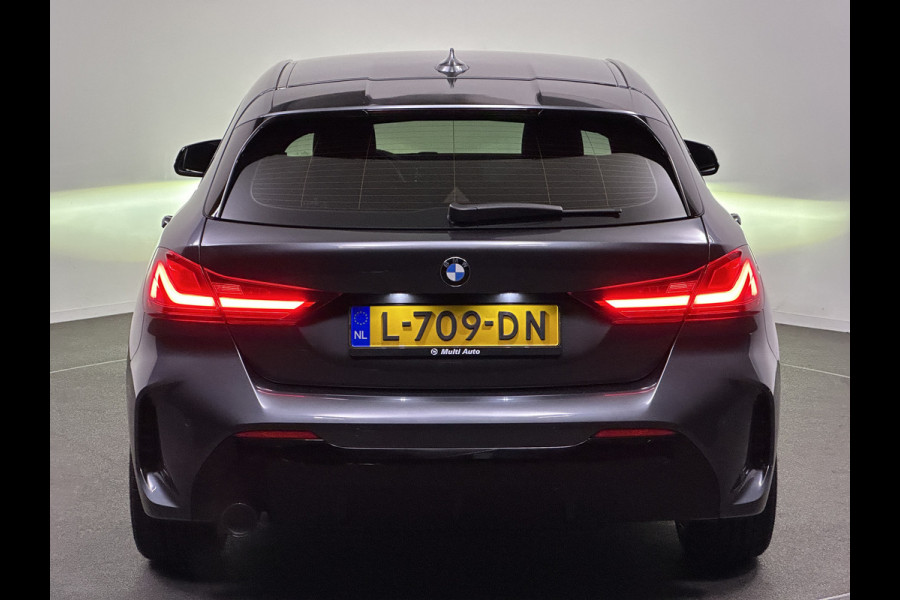 BMW 1-serie 118i M-Sport | Carplay | Sportstoelen | DAB | Navi | Live Cockpit | Cruise Control | Spraakbediening | Zwarte Hemel |