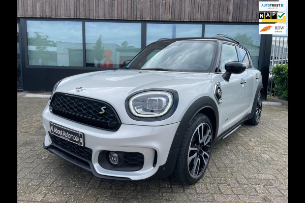 MINI Countryman 2.0 John Cooper Works S E ALL4 Dealer onderhouden luxe en zuinige uitvoering.