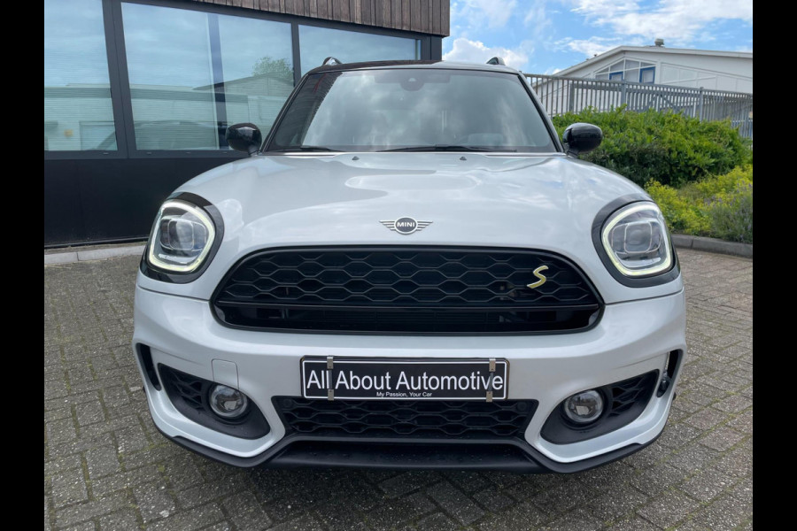 MINI Countryman 2.0 John Cooper Works S E ALL4 Dealer onderhouden luxe en zuinige uitvoering.