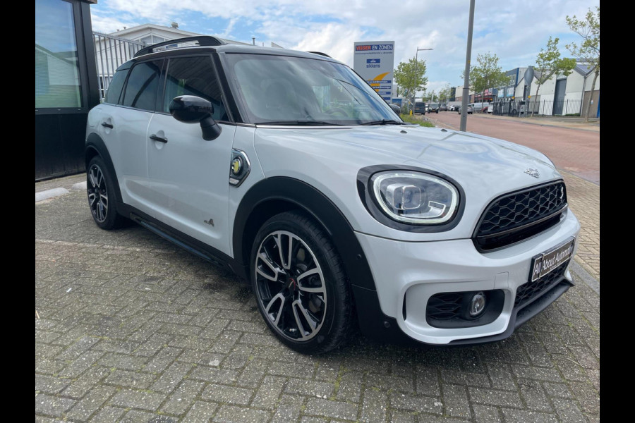 MINI Countryman 2.0 John Cooper Works S E ALL4 Dealer onderhouden luxe en zuinige uitvoering.