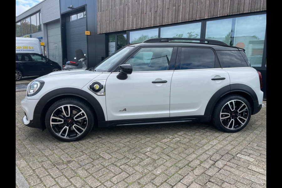 MINI Countryman 2.0 John Cooper Works S E ALL4 Dealer onderhouden luxe en zuinige uitvoering.