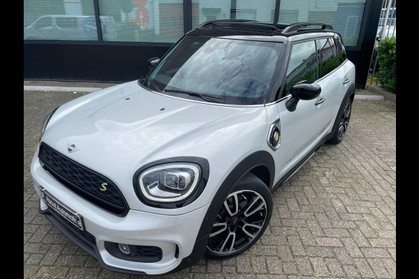 MINI Countryman 2.0 John Cooper Works S E ALL4 Dealer onderhouden luxe en zuinige uitvoering.