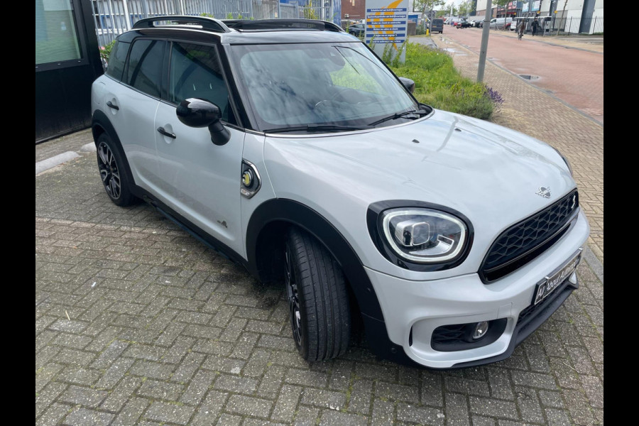 MINI Countryman 2.0 John Cooper Works S E ALL4 Dealer onderhouden luxe en zuinige uitvoering.