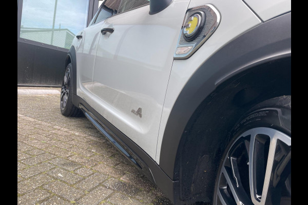 MINI Countryman 2.0 John Cooper Works S E ALL4 Dealer onderhouden luxe en zuinige uitvoering.