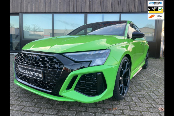 Audi RS 3 SPORTBACK 2.5 TFSI quattro Keramisch Panorama Keyless in de speciale RS Kleur Kyalamigroen