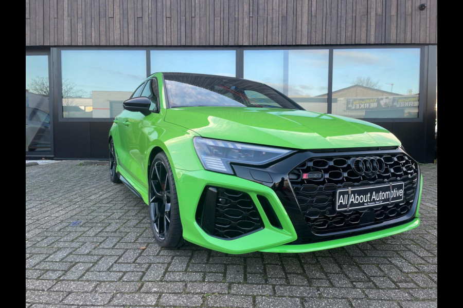 Audi RS 3 SPORTBACK 2.5 TFSI quattro Keramisch Panorama Keyless in de speciale RS Kleur Kyalamigroen