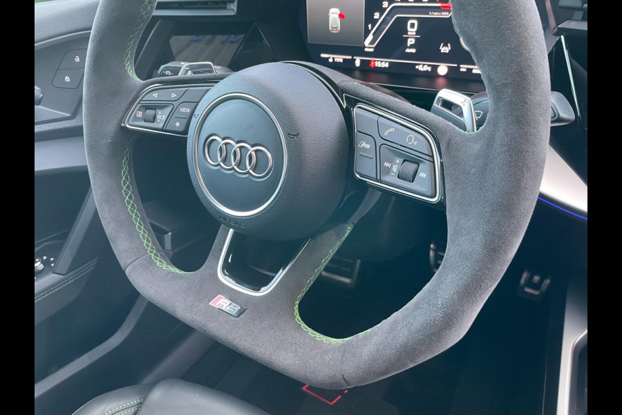 Audi RS 3 SPORTBACK 2.5 TFSI quattro Keramisch Panorama Keyless in de speciale RS Kleur Kyalamigroen