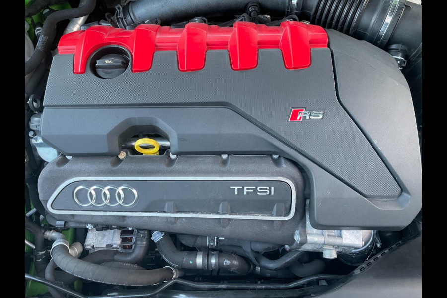 Audi RS 3 SPORTBACK 2.5 TFSI quattro Keramisch Panorama Keyless in de speciale RS Kleur Kyalamigroen