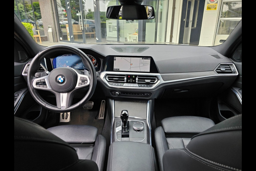 BMW 3-serie 320i M sport l Leder l Sportstoelen I Camera I