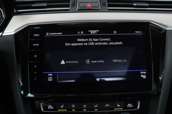 Volkswagen Passat 1.5 TSI Elegance R | Panoramadak | Trekhaak | Camera | Matrix LED | Carplay | Alcantara | Stoelverwarming | R-Line