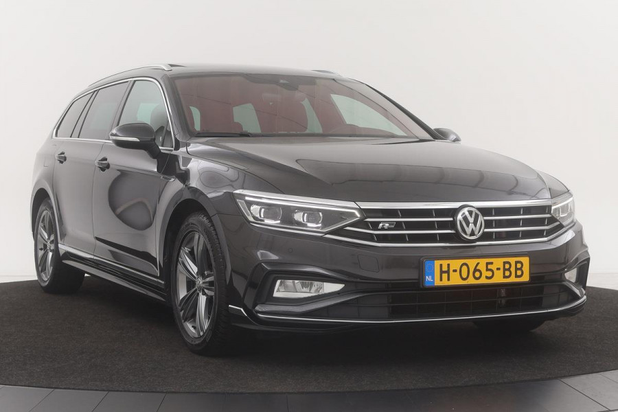 Volkswagen Passat 1.5 TSI Elegance R | Panoramadak | Trekhaak | Camera | Matrix LED | Carplay | Alcantara | Stoelverwarming | R-Line