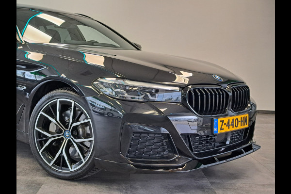 BMW 5 Serie Touring 530e xDrive Executive Panoramadak Navigatie Full-led