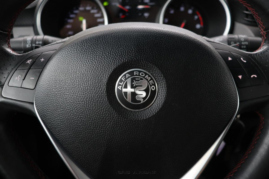 Alfa Romeo Giulietta 1.4 Turbo MultiAir Super Sportivo | TCT | Alcantara | PDC | Navigatie | Climate control | Bluetooth | Cruise control
