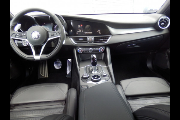 Alfa Romeo Giulia 2.0T Super 310 pk* | Veloce sport int. | 18 inch LM |