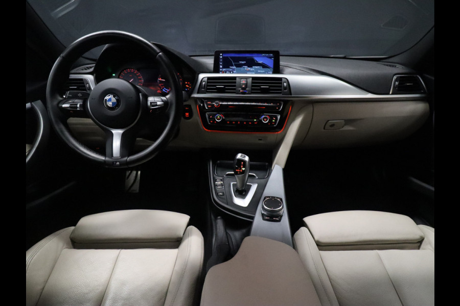 BMW 3 Serie Touring 318i M Sport Edition [VOL LEDER, APPLE CARPLAY, CAMERA, M-STUUR, DIGITALE TELLER, STOELVERWARMING, NIEUWSTAAT]