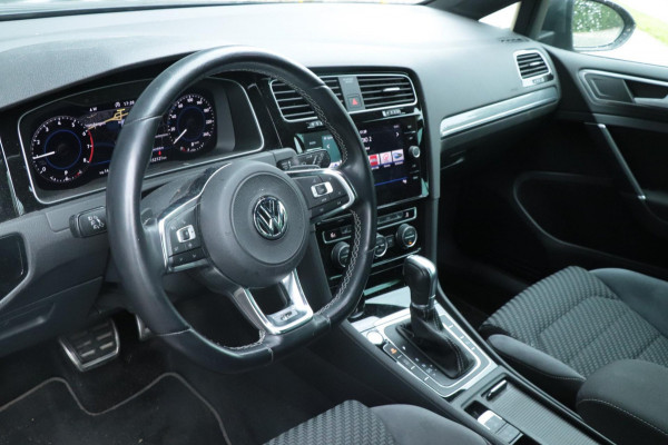 Volkswagen Golf 1.5 TSI Highline Business R Aut. | Virtual ockpit / R-Line - Dealer onderhouden!