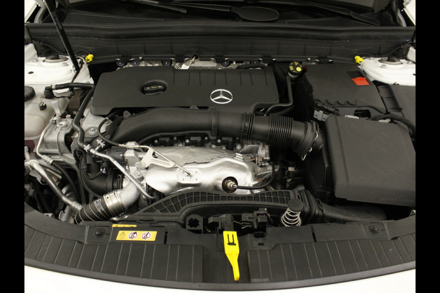 Mercedes-Benz Glb 250 4MATIC Premium | AMG Line | Nightpakket | Panoramadak | Rijassistentiepakket | Nu tijdelijk te financiëren tegen 3,90% rente (actie loopt t/m 15-5-2020)