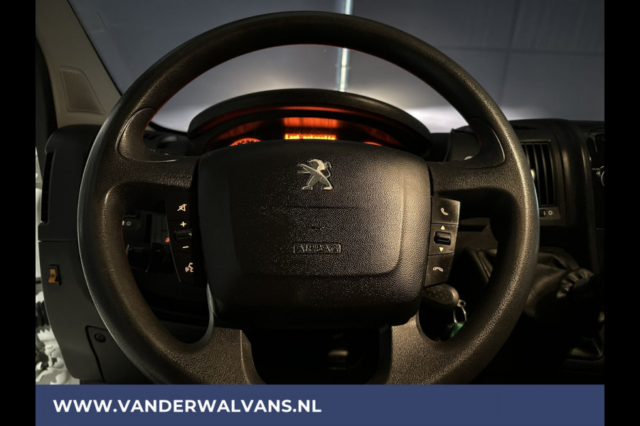 Peugeot Boxer 2.0 BlueHDi 130pk L2H2 Euro6 Airco | Imperiaal | 2500kg Trekhaak | Cruisecontrol, Parkeersensoren, Bijrijdersbank