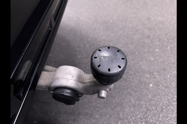 Volvo XC60 T8 Twin Engine AWD R-Design Plug in Hybrid PHEV | Panodak | Trekhaak af Fabriek | Led | Head-up Display | 21'' L.M. | Carplay |