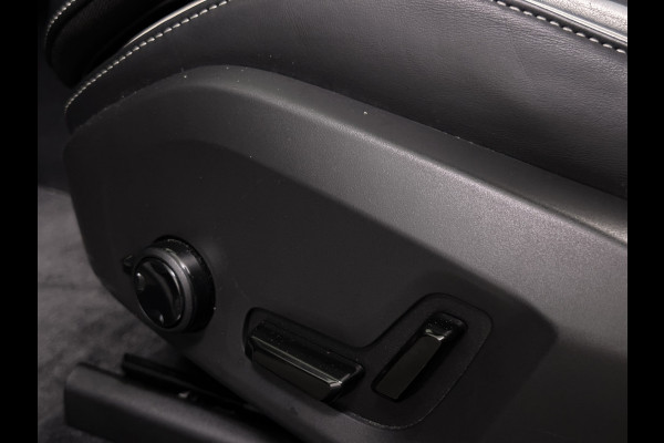 Volvo XC60 T8 Twin Engine AWD R-Design Plug in Hybrid PHEV | Panodak | Trekhaak af Fabriek | Led | Head-up Display | 21'' L.M. | Carplay |