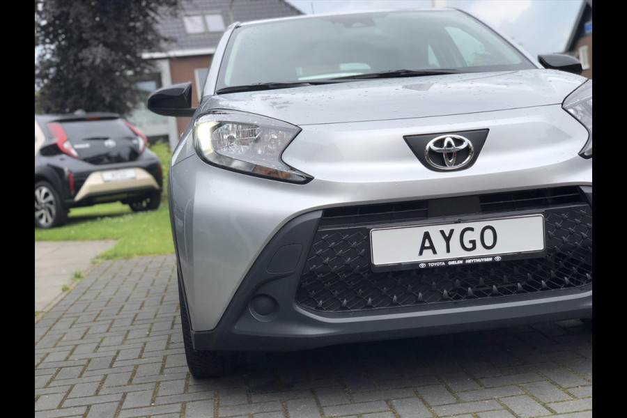 Toyota Aygo X 1.0 VVT-i S-CVT Automaat Limited | Stoelverwarming, Keyless, Licht + Regensensor, Apple CarPlay/Android Auto