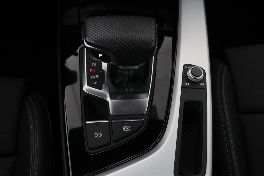 Audi A4 40 TFSI quattro S Edition | Trekhaak | Carplay | Virtual Cockpit | Half leder | Full LED | Sportstoelen | DAB+ | S-Line
