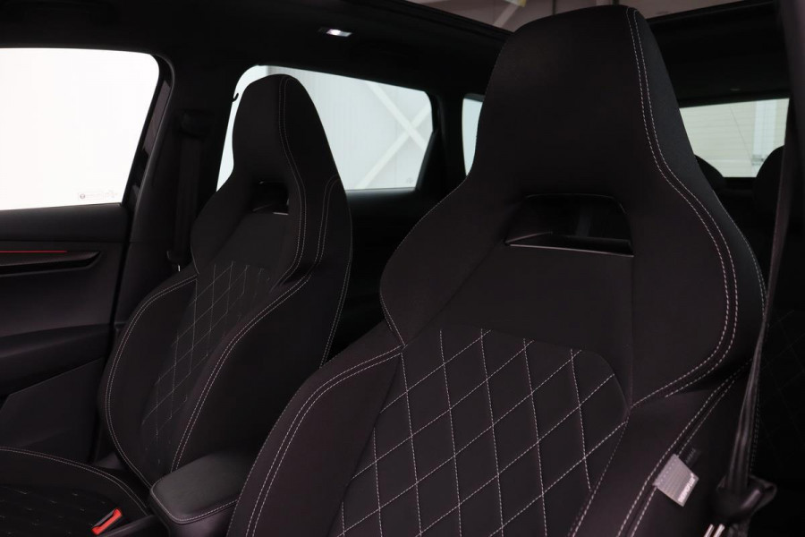 Škoda Karoq 1.5 TSI Sportline | Panoramadak | Adaptive Cruise | Trekhaak | Stoelverwarming | Carplay | Camera | Full LED | Keyless
