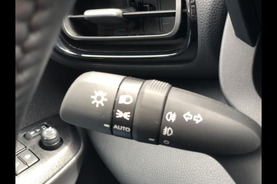 Toyota Yaris 1.5 Hybrid First Edition Plus | Nieuw model, Dodehoekherkenning, Parkeersensoren, Apple CarPlay/Android Auto, Stuurverwarming