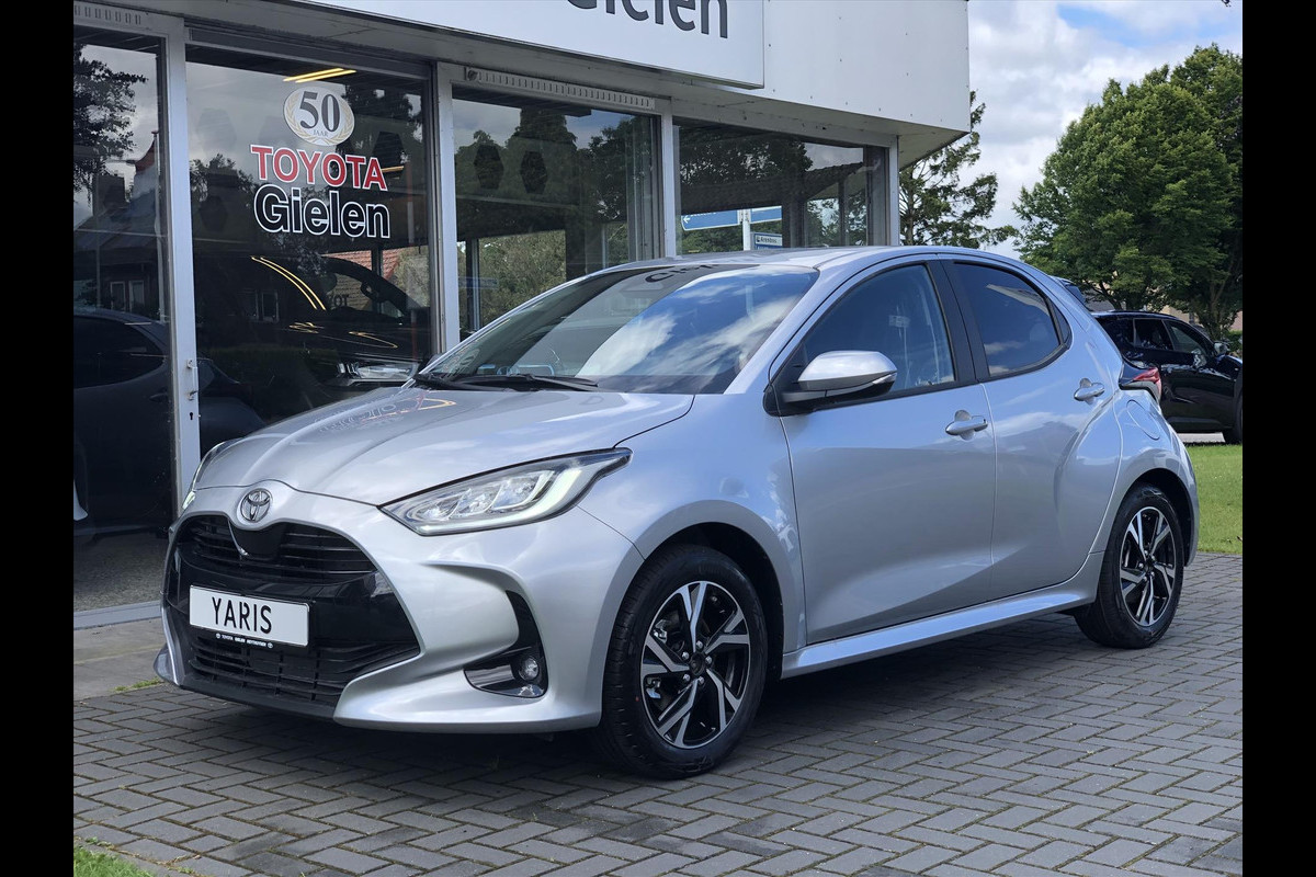 Toyota Yaris 1.5 Hybrid First Edition Plus | Nieuw model, Apple CarPlay/Android Auto,16 inch, Keyless, Stoel + Stuurverwarming