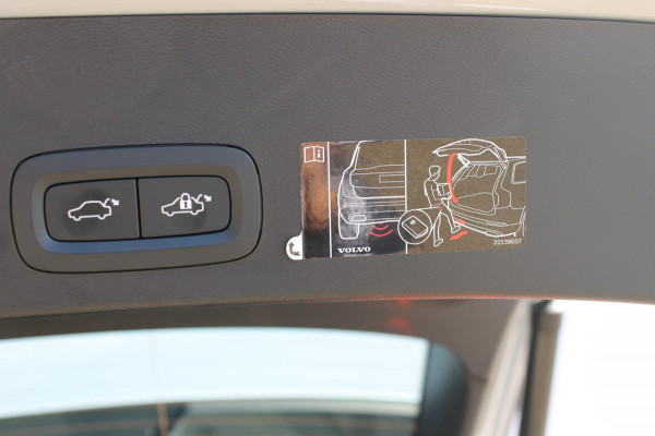 Volvo XC40 T5 262PK Automaat Recharge Inscription Adaptive Cruise Control / Apple Carplay / Parkeersensoren met parkeercamera achter / Blis / Road Sign Informatiom / Lederen interieur