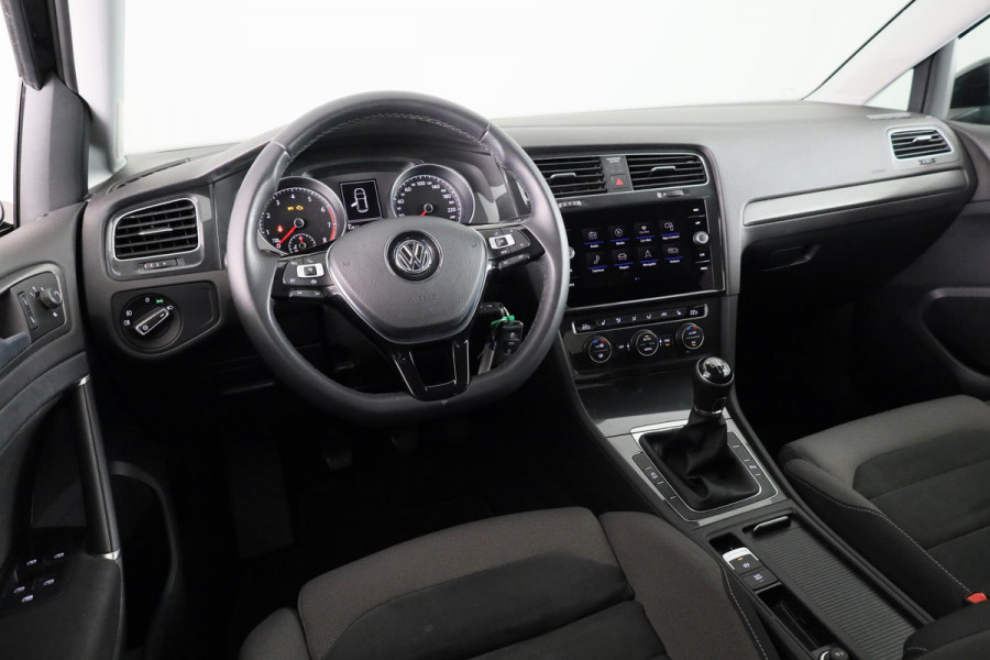 Volkswagen Golf 1.0 TSI Comfortline Business 115 pk | Navigatie | Parkeersensoren | Autom. airco | Adaptieve cruise control | Stoelverwarming |