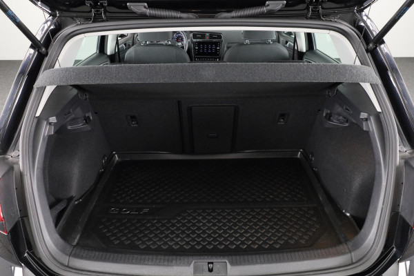 Volkswagen Golf 1.0 TSI Comfortline Business 115 pk | Navigatie | Parkeersensoren | Autom. airco | Adaptieve cruise control | Stoelverwarming |