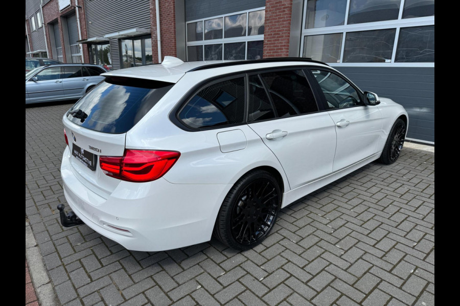 BMW 3 Serie 320i LCI Touring 184PK AUT LED Pano Groot Navi Trekhaak