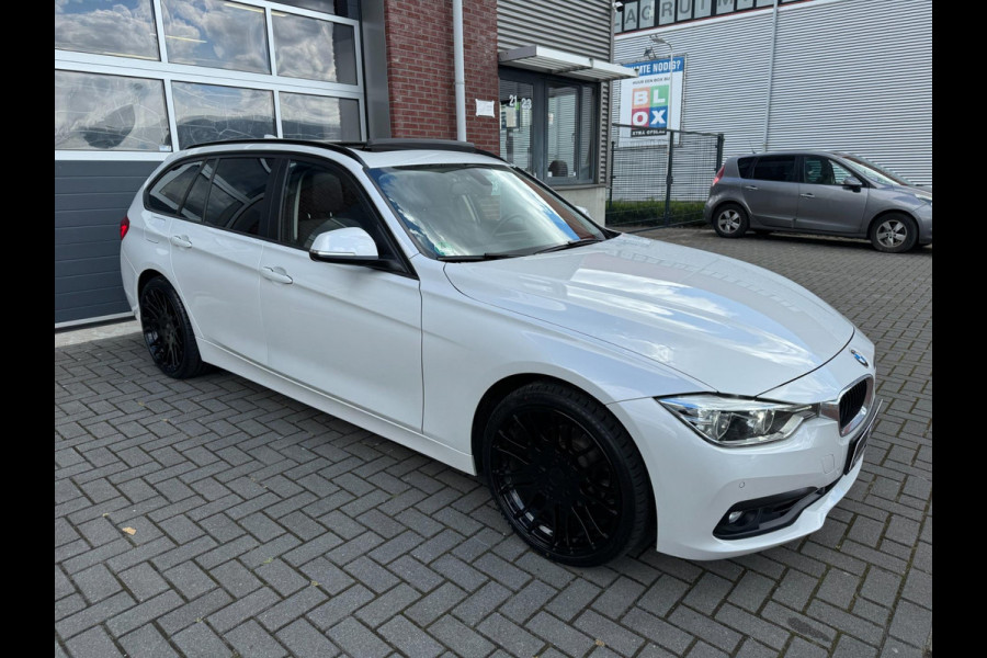 BMW 3 Serie 320i LCI Touring 184PK AUT LED Pano Groot Navi Trekhaak