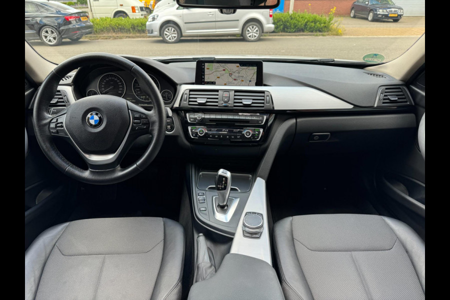 BMW 3 Serie 320i LCI Touring 184PK AUT LED Pano Groot Navi Trekhaak