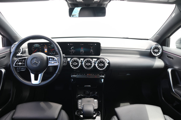 Mercedes-Benz A-Klasse 180 Business Solution Luxury NL AUTO | LEDER | SFEERVERLICHTING | STOELVERW |