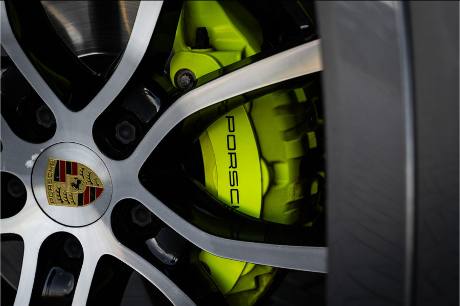 Porsche Cayenne 3.0 E-Hybrid - Sport Chrono & Design l Panorama l Luchtvering l HUD