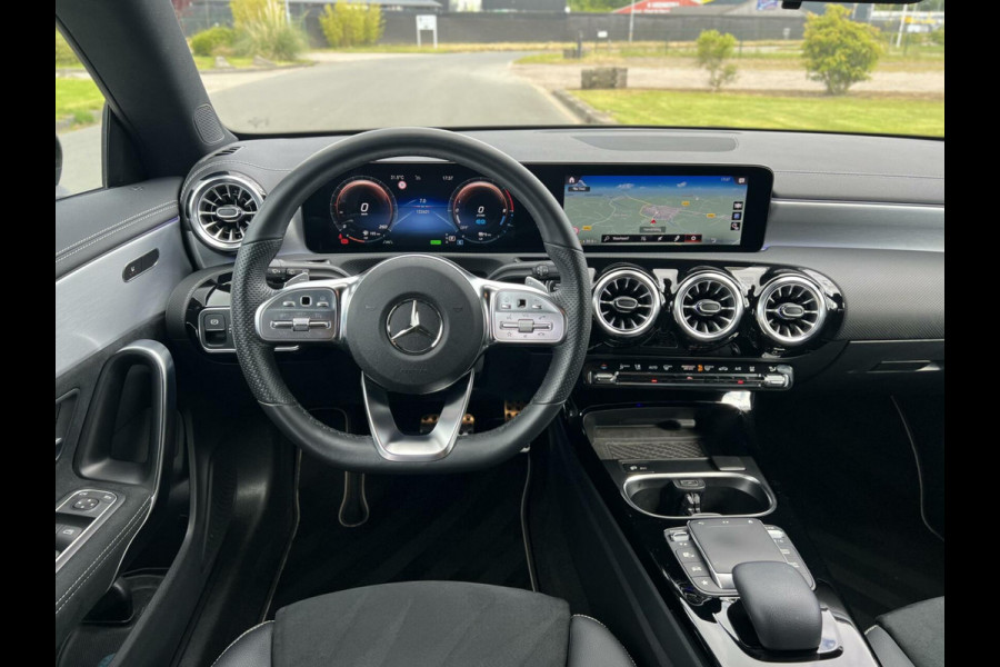 Mercedes-Benz CLA-Klasse Shooting Brake 250 e AMG Night pakket|Sfeerverlichting|Stoelverwarming|AppleCarplay