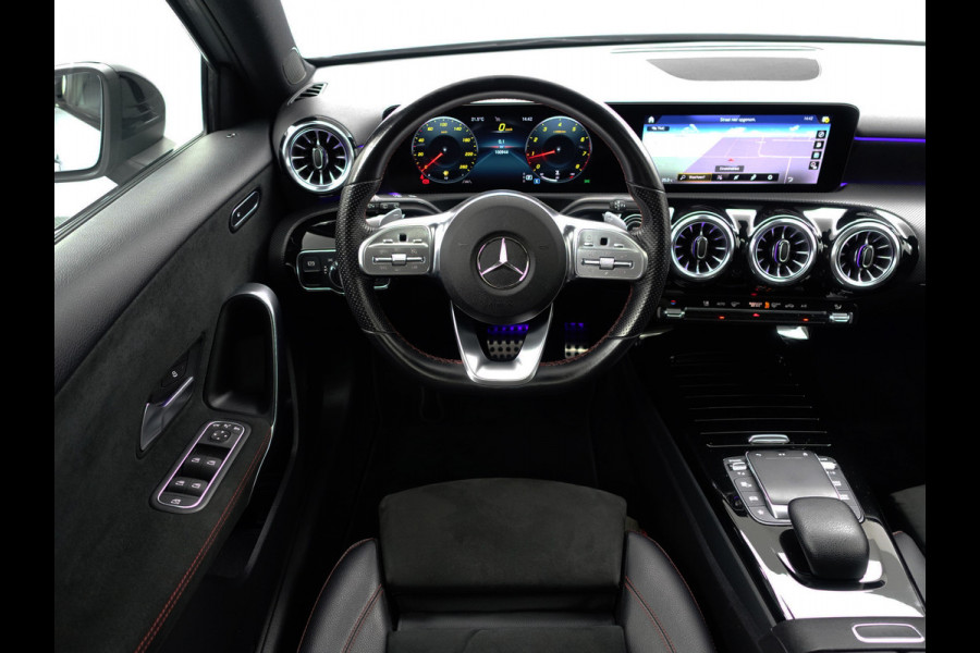 Mercedes-Benz A-Klasse 180 AMG Night Edition Aut- Panodak I  Sfeerverlichting I  Xenon Led I Camera I  Sport Interieur