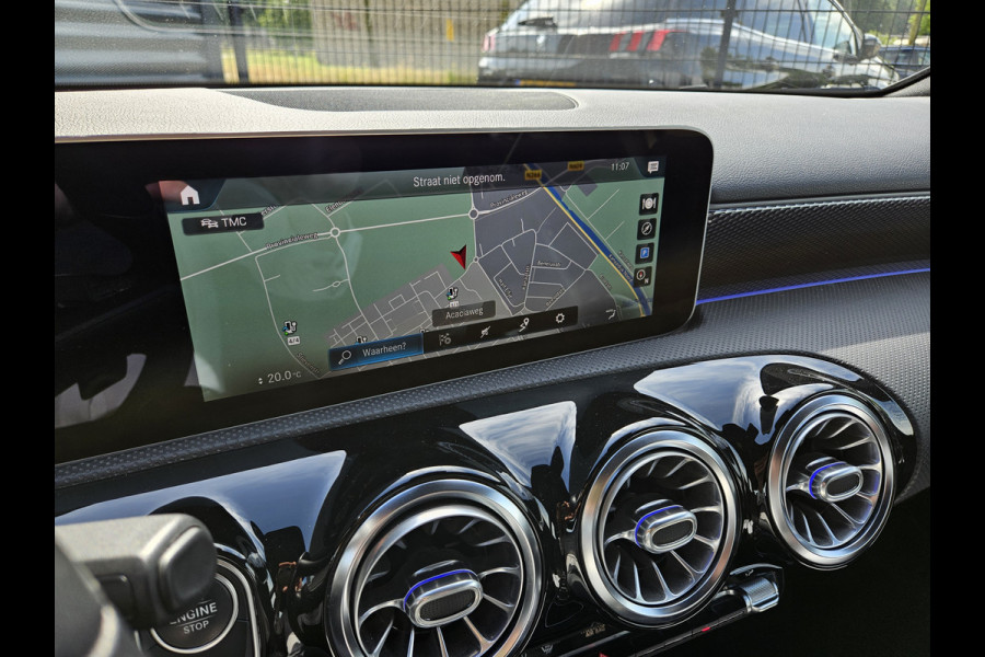 Mercedes-Benz A-Klasse 250 e Advantage Plug In Hybrid 218pk Dealer O.H PHEV | Widescreen Navi | Sfeerverlichting | Camera | 18"L.M | Apple Carplay | Sportstoelen Verwarmd |