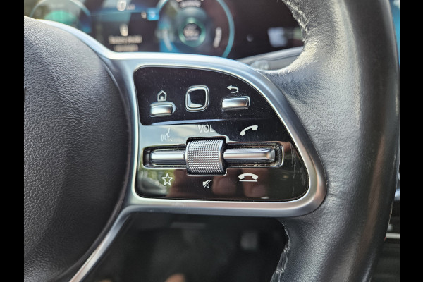 Mercedes-Benz A-Klasse 250 e Advantage Plug In Hybrid 218pk Dealer O.H PHEV | Widescreen Navi | Sfeerverlichting | Camera | 18"L.M | Apple Carplay | Sportstoelen Verwarmd |