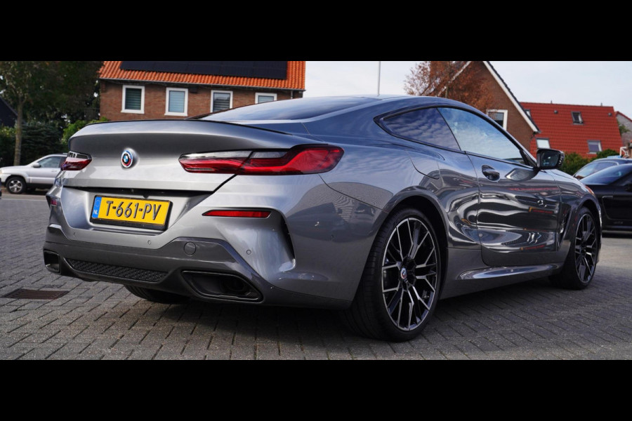 BMW 8 Serie 840i xDrive High Executive M-pakket | Carbon | 2023 Navi | Adaptieve cruise | Head up display | Nieuwprijs €156.000,-