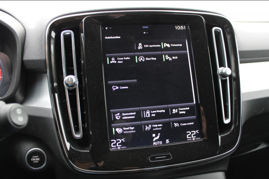 Volvo XC40 T3 163PK Automaat Business Pro Navigatie / Trekhaak / Adaptieve Cruise Control / 18" lichtmetalen velgen / Climare Control