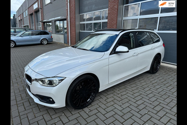 BMW 3 Serie 320i LCI Touring 184PK AUT LED Pano Groot Navi Trekhaak