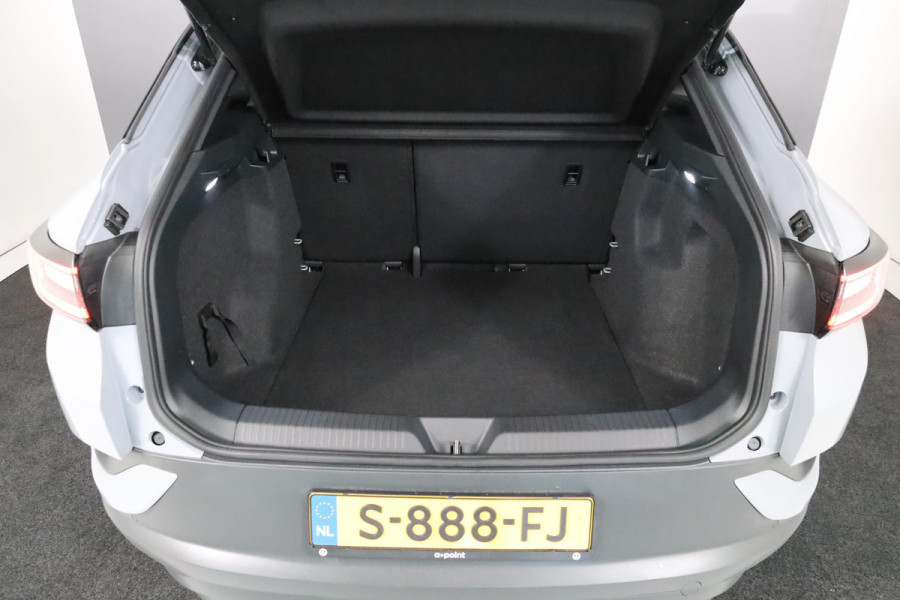Volkswagen ID.4 Pure 52 kWh 204pk|2000,- subsidie!  Navi| 18'LM-velgen| verwarmd voorruit| Camera