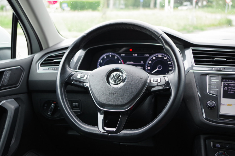 Volkswagen Tiguan 1.4 TSI 125 PK R-Line Comfortline, Panoramadak, Adap. Cruise Control, Memory-Seat, Leder, CarPlay