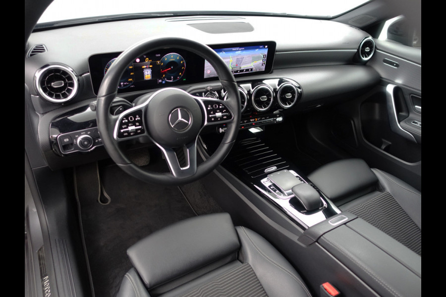 Mercedes-Benz A-Klasse 180 AMG Premium Plus Aut- Xenon Led I  Camera I  Park Assist I  Dynamic Select I  Stoelverwarming I  Leder Interieur